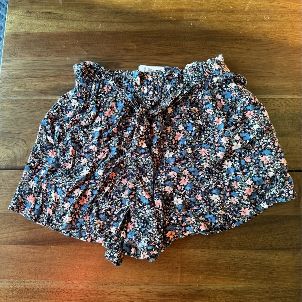 hollister floral flowy shorts